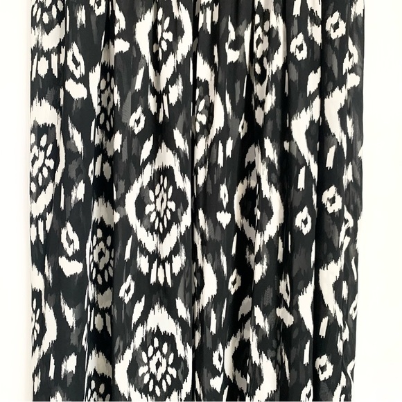 *Snags* NWT Vince Camuto Black and White Printed Chiffon Maxi Skirt - Picture 3 of 12